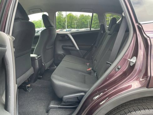 Used 2018 Toyota RAV4 LE w/ Carpet Mat Package AWD/4WD image 21
