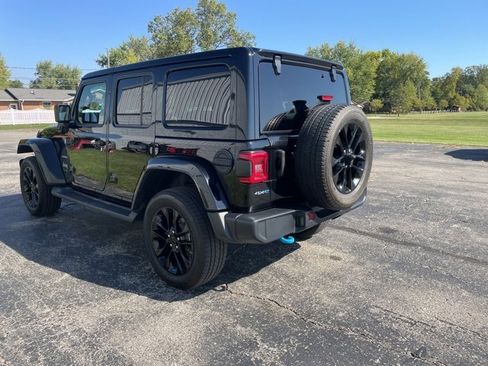 Used 2022 Jeep Wrangler Unlimited Sahara w/ Cold Weather Group image 2