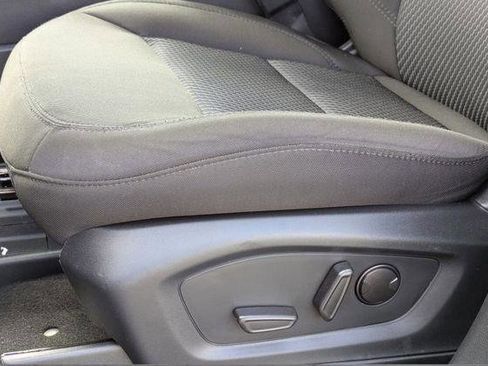 Used 2024 Ford Explorer XLT image 6