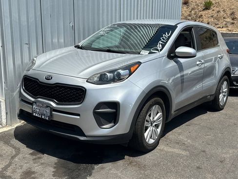 Used 2018 Kia Sportage LX FWD image 2