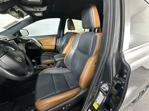 Used 2017 Toyota RAV4 SE image 15