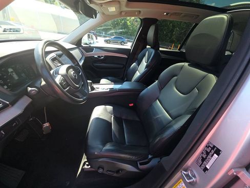 Used 2022 Volvo XC90 T5 Momentum AWD/4WD image 3