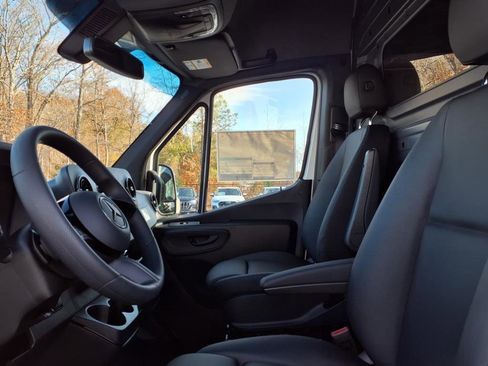 Used 2025 Mercedes-Benz Sprinter 2500 image 10
