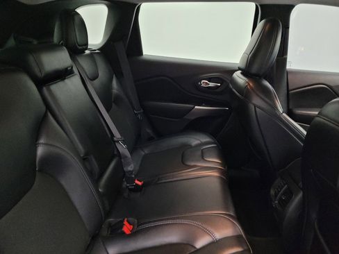 Used 2019 Jeep Cherokee Latitude Plus image 19