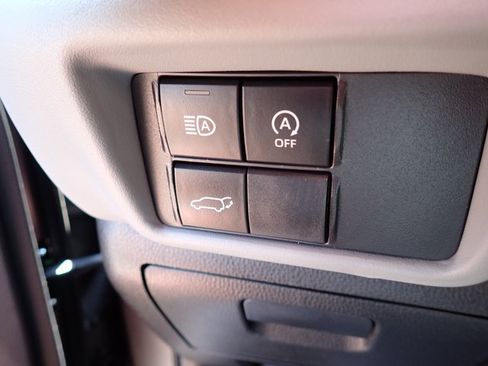 Used 2024 Toyota Highlander XLE AWD/4WD image 18