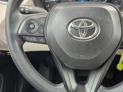 Used 2025 Toyota Corolla Cross L FWD image 21