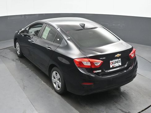Used 2017 Chevrolet Cruze LS FWD image 36