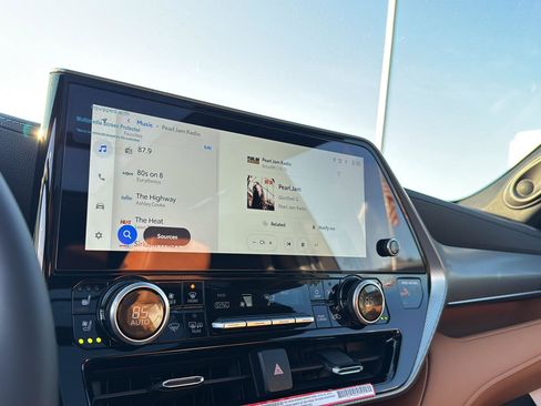 New 2026 Toyota Highlander Platinum image 21