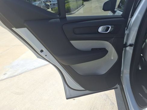 Certified 2024 Volvo XC40 B5 Plus AWD/4WD image 16