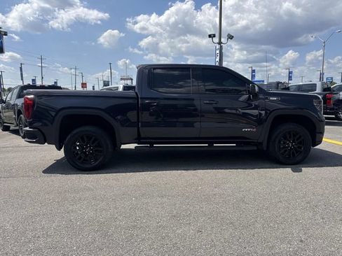 Used 2023 GMC Sierra 1500 AT4 w/ AT4 Premium Package AWD/4WD image 4