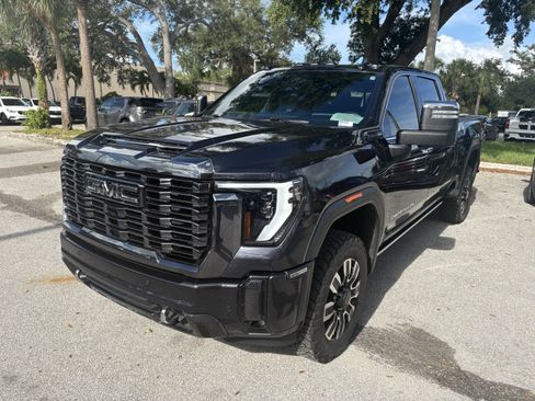 Used 2024 GMC Sierra 2500 Denali Ultimate w/ Max Trailering Package AWD/4WD image 3