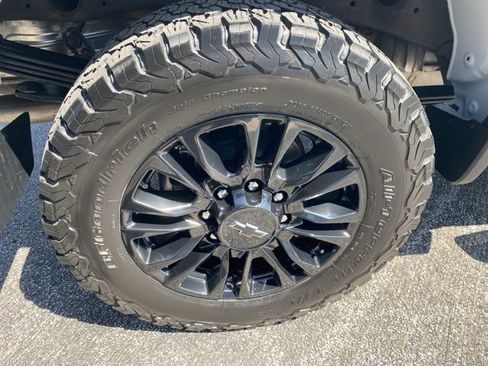 Used 2023 Chevrolet Silverado 2500 Custom w/ Custom Value Package image 10