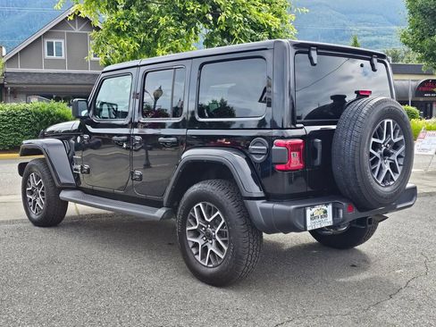 Used 2024 Jeep Wrangler Unlimited Sahara AWD/4WD image 7