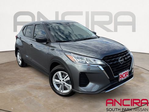 Used 2025 Nissan Kicks Play S image 1