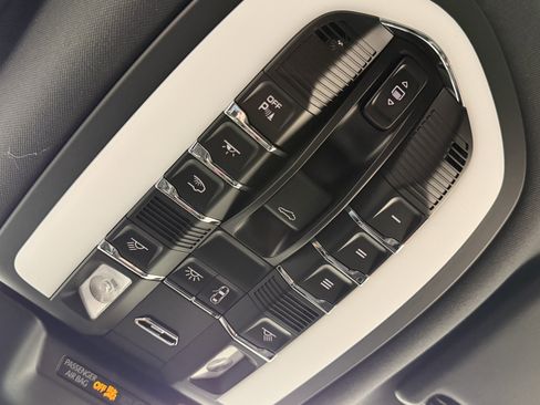 New 2026 Porsche Macan Turbo image 37