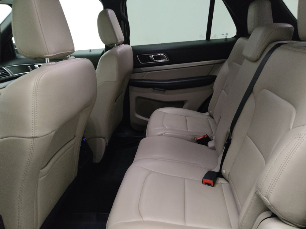 Used 2018 Ford Explorer XLT w/ Equipment Group 202A FWD image 18