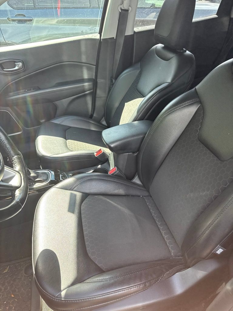 Used 2021 Jeep Compass Latitude AWD/4WD image 5