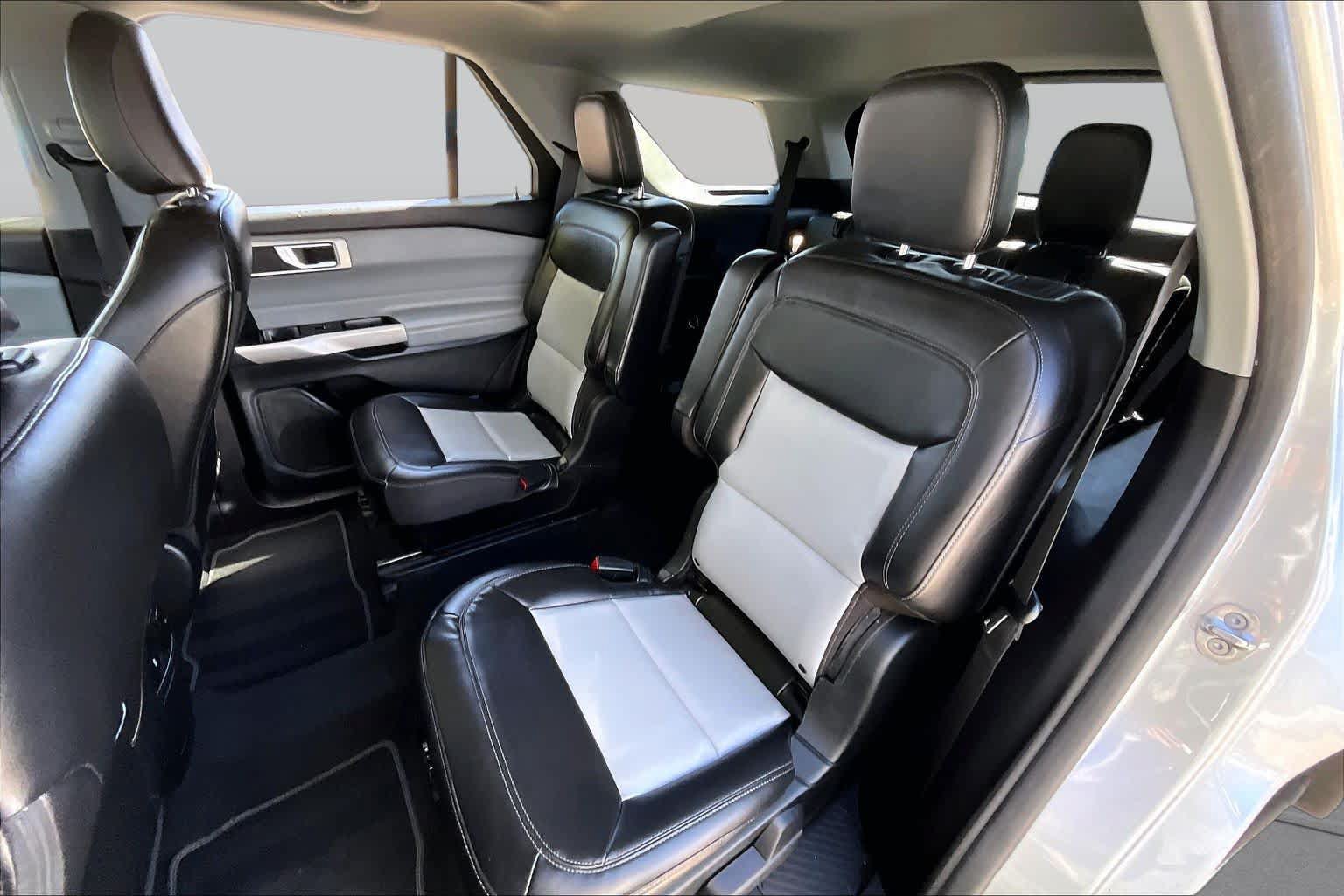 Used 2022 Ford Explorer XLT w/ Equipment Group 202A RWD image 20
