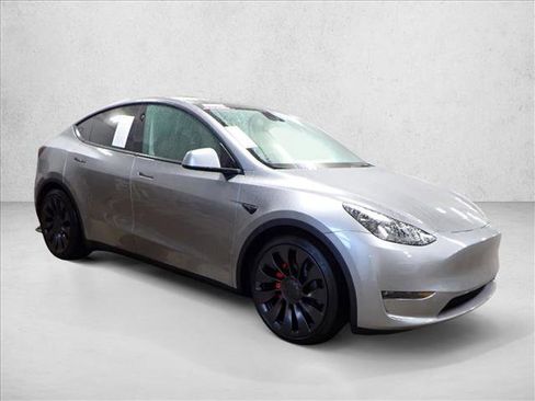 Used 2024 Tesla Model Y Performance image 5