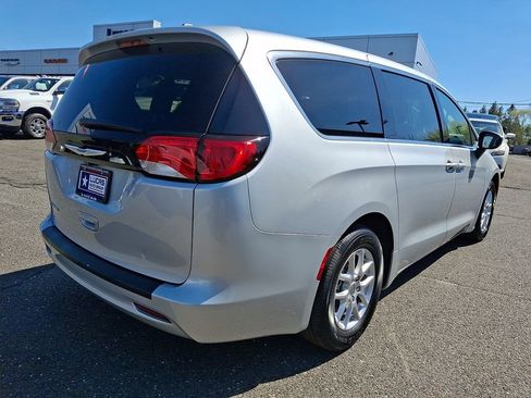 Used 2023 Chrysler Voyager LX FWD image 11