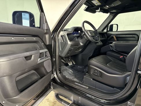 Used 2022 Land Rover Defender 90 X AWD/4WD image 4
