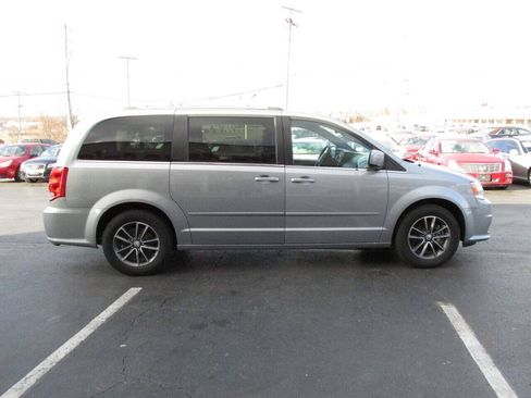 Used 2017 Dodge Grand Caravan SXT FWD image 6