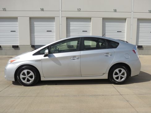 Used 2013 Toyota Prius Two FWD image 5