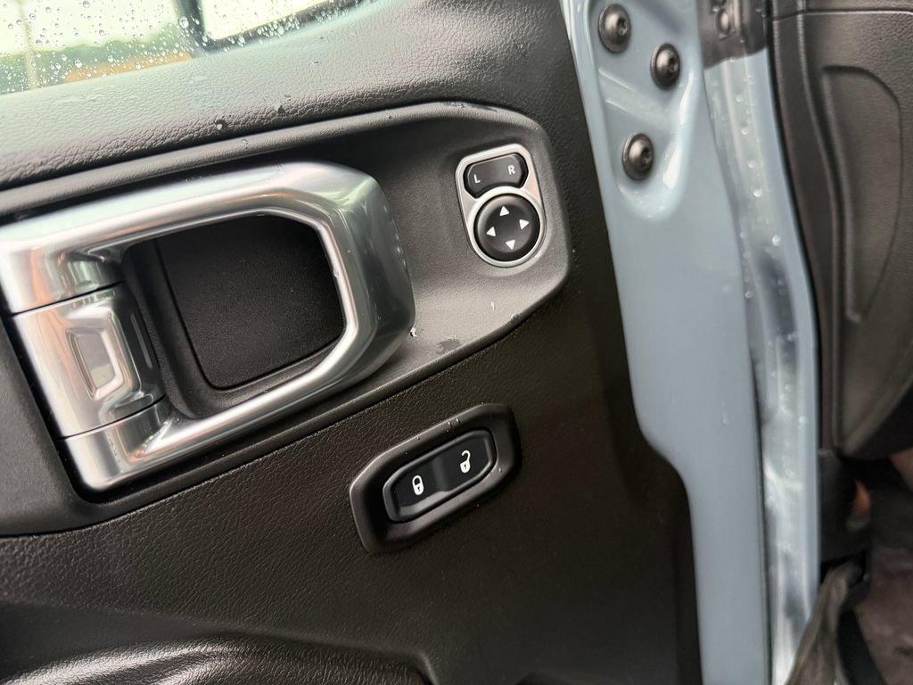 Used 2025 Jeep Gladiator Sport AWD/4WD image 17