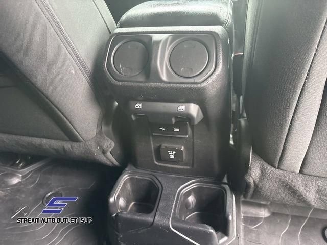 Used 2018 Jeep Wrangler Unlimited Sahara AWD/4WD image 18