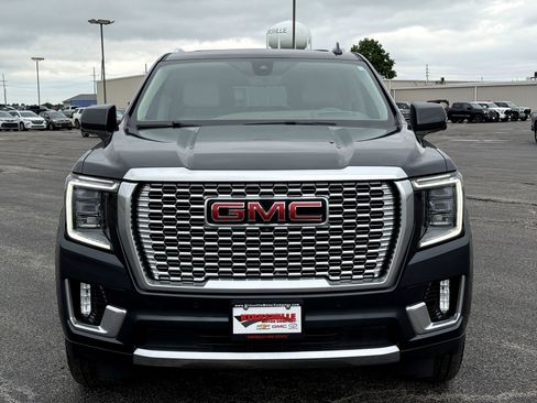 Used 2021 GMC Yukon Denali w/ Denali Premium Package AWD/4WD image 8