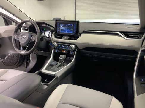 Used 2022 Toyota RAV4 XLE Premium image 29