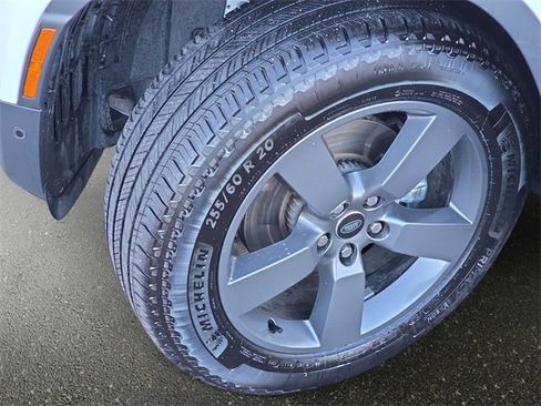 Used 2025 Land Rover Defender 90 S image 30