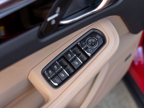 Certified 2026 Porsche Macan AWD/4WD image 23