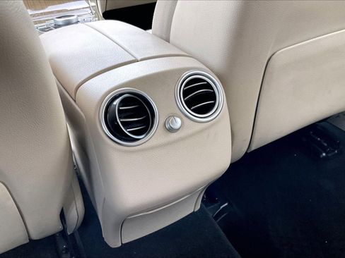 Used 2018 Mercedes-Benz GLC 300 w/ Premium Package image 31