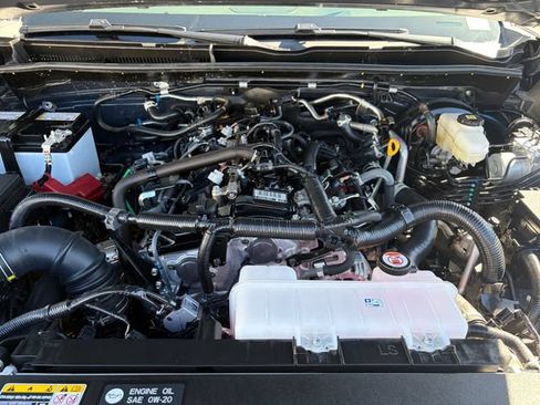 Used 2025 Toyota 4Runner SR5 AWD/4WD image 17