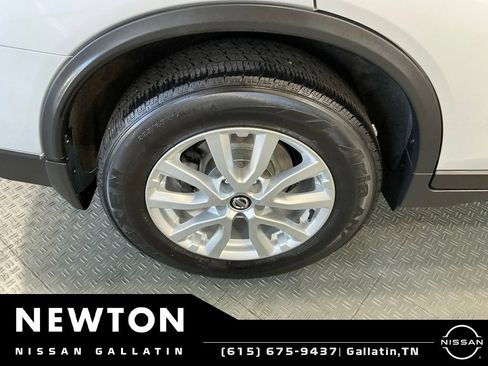 Used 2020 Nissan Rogue SV FWD image 43