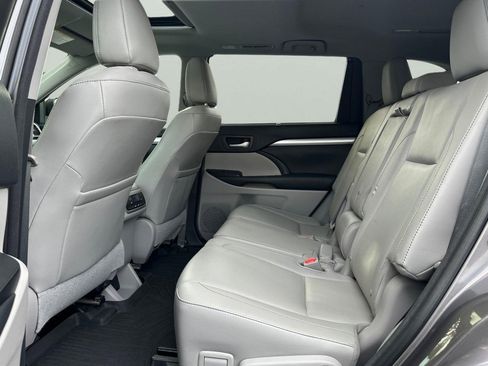 Used 2015 Toyota Highlander XLE image 5