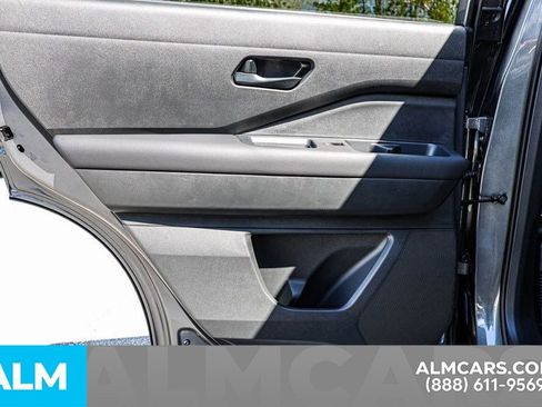 Used 2025 Nissan Pathfinder S image 57