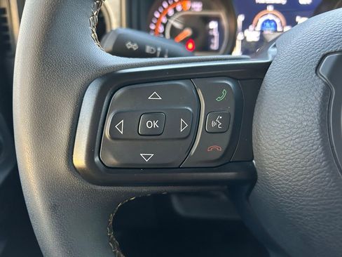 Used 2024 Jeep Gladiator Sport image 18