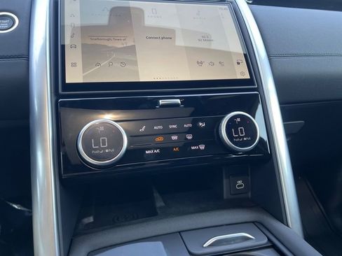 New 2025 Land Rover Discovery S image 18