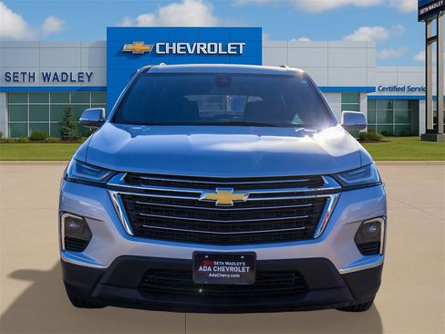 Used 2022 Chevrolet Traverse LT image 2