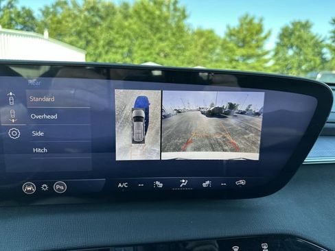 Used 2025 Buick Enclave Sport Touring w/ Power Package AWD/4WD image 25