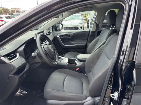 Used 2025 Toyota RAV4 LE image 27