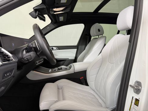 Used 2025 BMW X5 sDrive40i w/ M Sport Package image 5