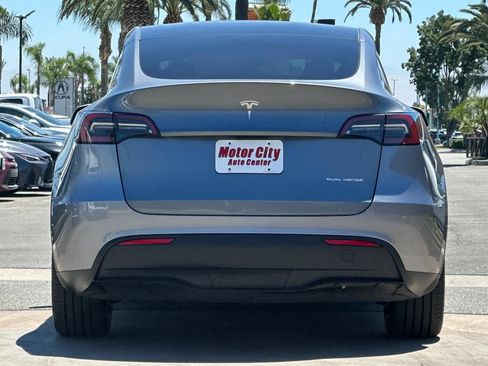 Used 2024 Tesla Model Y Long Range AWD/4WD image 5