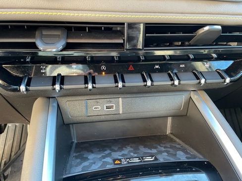 Used 2024 Chevrolet Colorado ZR2 w/ ZR2 Convenience Package III image 35