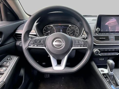 Used 2025 Nissan Altima 2.5 SV FWD image 6