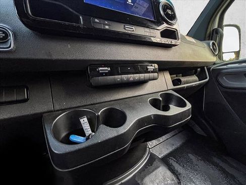 Used 2025 Mercedes-Benz Sprinter 2500 image 18