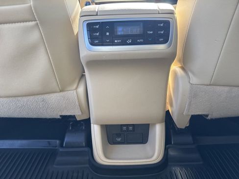 Used 2019 Toyota Highlander Limited Platinum image 23