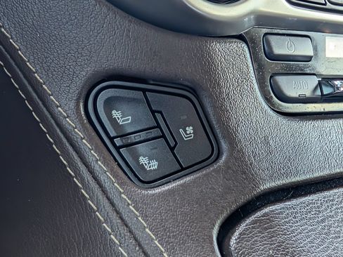 Used 2019 Chevrolet Suburban Premier AWD/4WD image 24